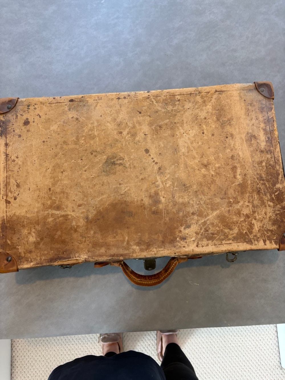 Antique Vintage Brown Leather Suitcase - Picture 2 of 11